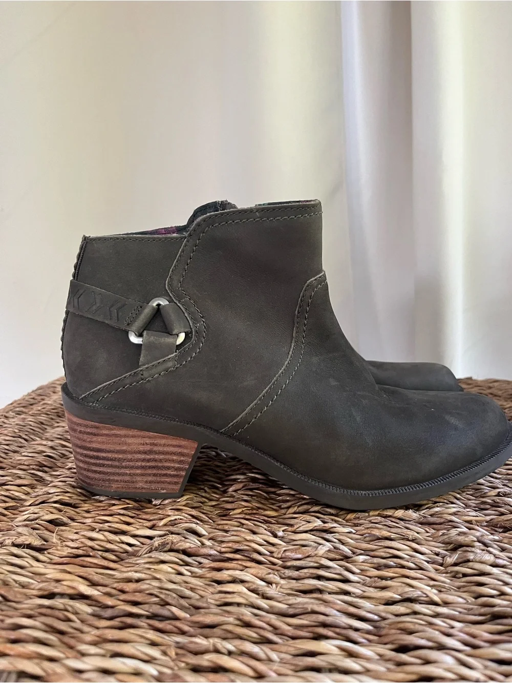 🍃 Teva Olive Green Ankle Booties with Low Stacked Heel